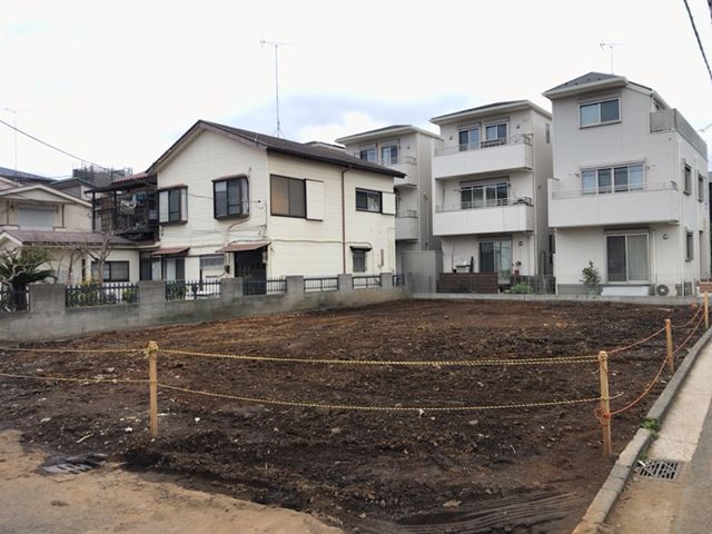 木造2階建て家屋解体工事、不用品回収工事(神奈川県横浜市鶴見区東寺尾中台)　工事中の様子です。